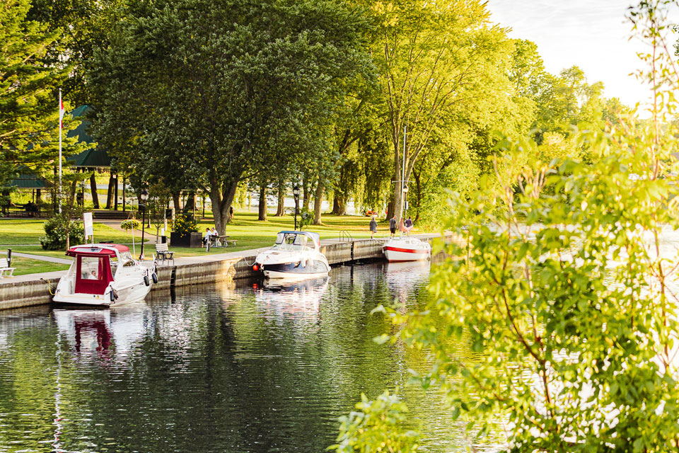 a couple of boats that are sitting in the water.
