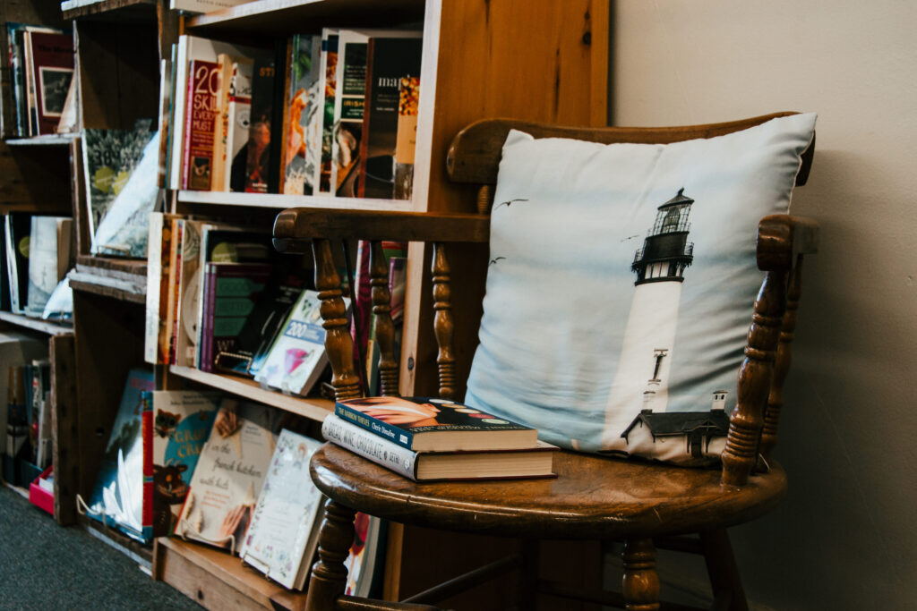 Image of a bookshelf
