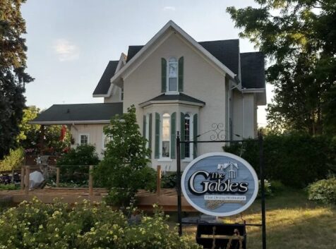 Image of a victorian style house that is now a restaurant.